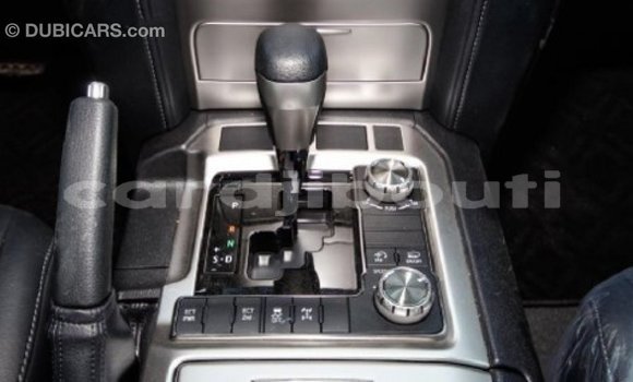 Buy Import Toyota Land Cruiser White Car in Import - Dubai in Ali Sabieh Region Buy Import Toyota Land Cruiser White Car in Import - Dubai in Ali Sabieh Region