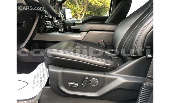 Acheter Import Voiture Ford Club Wagon Blanc à Import - Dubai, Ali Sabieh Region Acheter Import Voiture Ford Club Wagon Blanc à Import - Dubai, Ali Sabieh Region