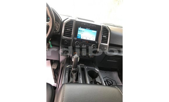 Acheter Import Voiture Ford Club Wagon Blanc à Import - Dubai, Ali Sabieh Region Acheter Import Voiture Ford Club Wagon Blanc à Import - Dubai, Ali Sabieh Region