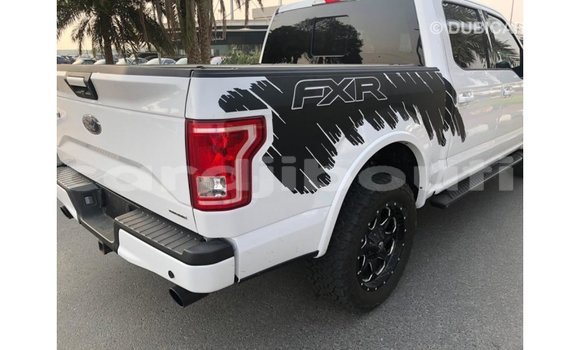 Acheter Import Voiture Ford Club Wagon Blanc à Import - Dubai, Ali Sabieh Region Acheter Import Voiture Ford Club Wagon Blanc à Import - Dubai, Ali Sabieh Region