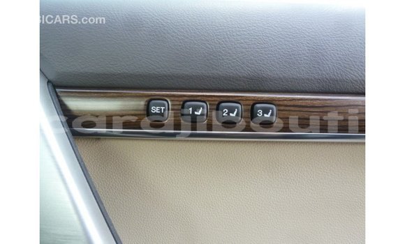 Acheter Import Voiture Toyota Land Cruiser Noir à Import - Dubai, Ali Sabieh Region Acheter Import Voiture Toyota Land Cruiser Noir à Import - Dubai, Ali Sabieh Region