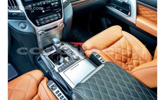 Acheter Import Voiture Toyota Land Cruiser Noir à Import - Dubai, Ali Sabieh Region Acheter Import Voiture Toyota Land Cruiser Noir à Import - Dubai, Ali Sabieh Region